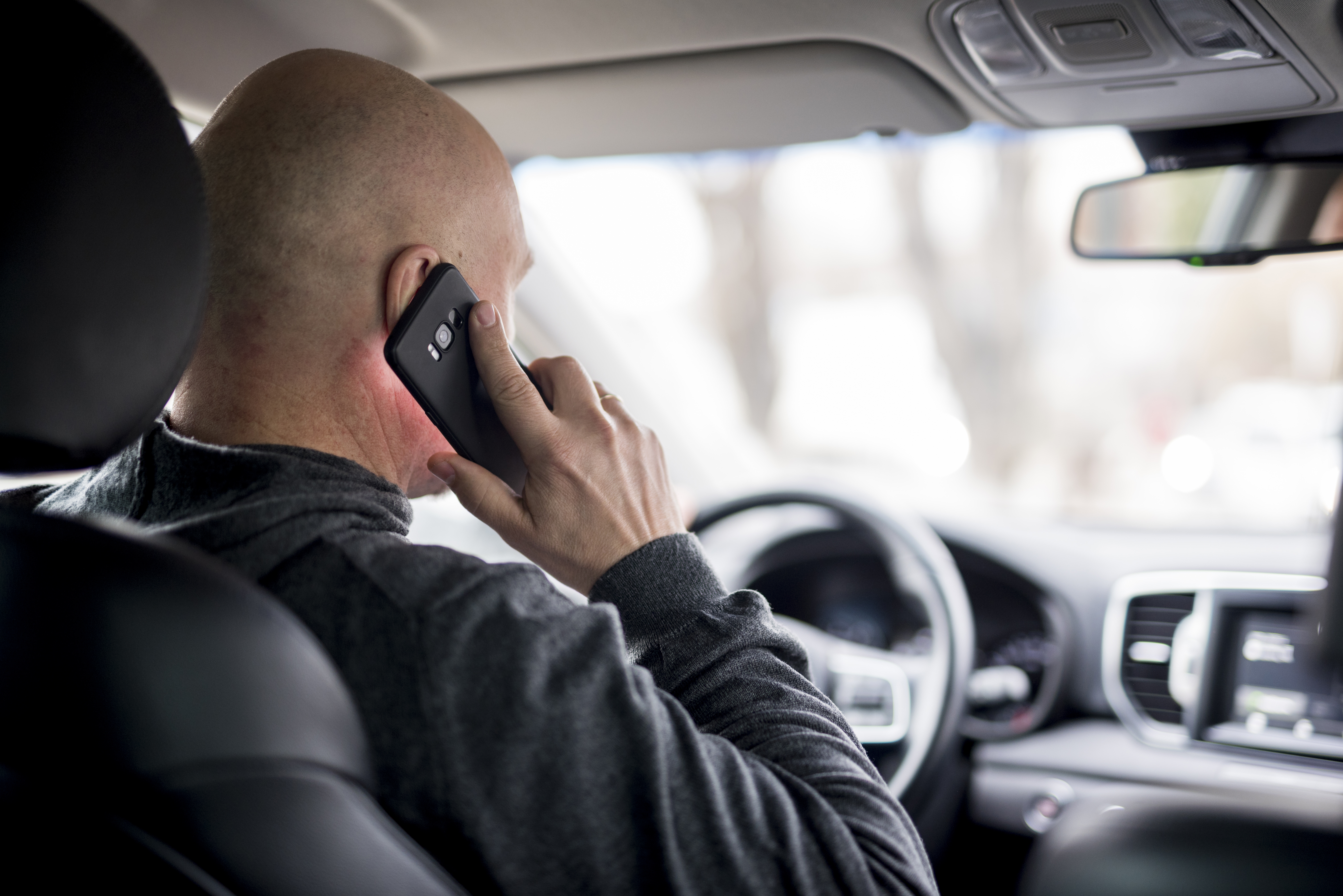 GSM-gebruik tijdens het Rijden in België: Boetes, Sancties en Alternatieven